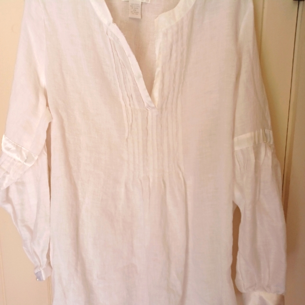 Soft Surroundings Womans White Tunic Top.